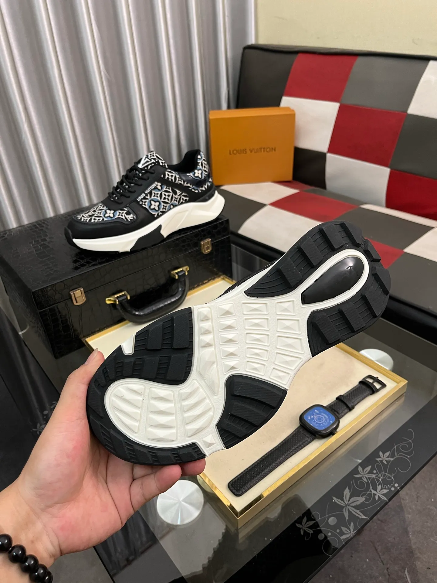 Men's shoes 💰458⌚️⌚️【LOUlS VUlTTON】Louis Vuitton ~ unique and casual style. LV counter purchasing 🏃casual shoes😍😍 are on sale at the men's counter at the same time. Italian imported brands select top-layer Italian cowhide. 🐑Sheepskin lining (refuses to discolor and grind feet) Sole: Original sole specially provided by the original factory 🎬Better in kind Code number: 38-444⃣️Color selection
